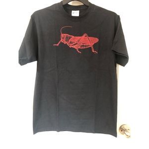 Grasshopper print tee sz M